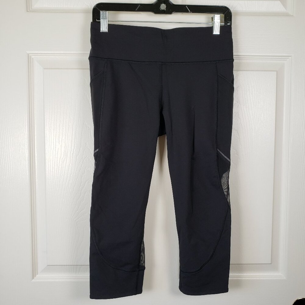 Lululemon Home stretch crop 19" Black Leggings Size 8 Mesh Leg Panel Athletic